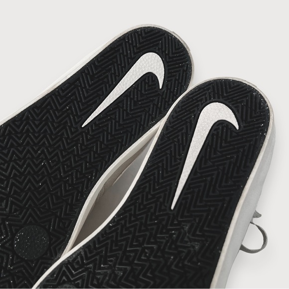 Nike SB Check Solarsoft Low Top Sneaker - Picture 8 of 12